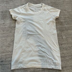 Lululemon tee shirt